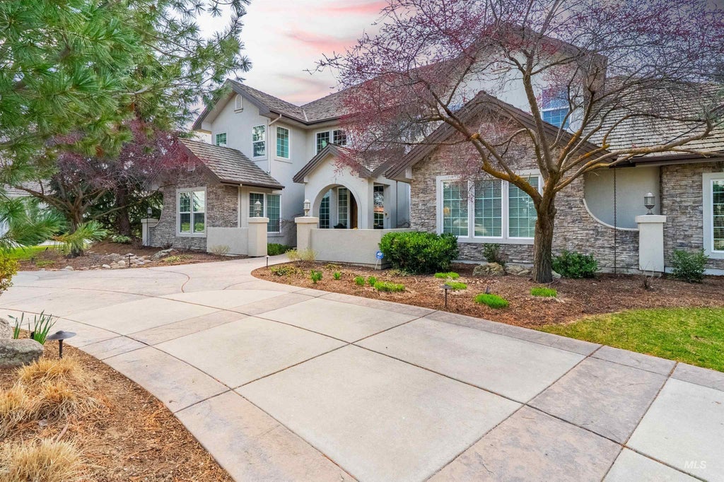 7157 N Spurwing Way, Meridian