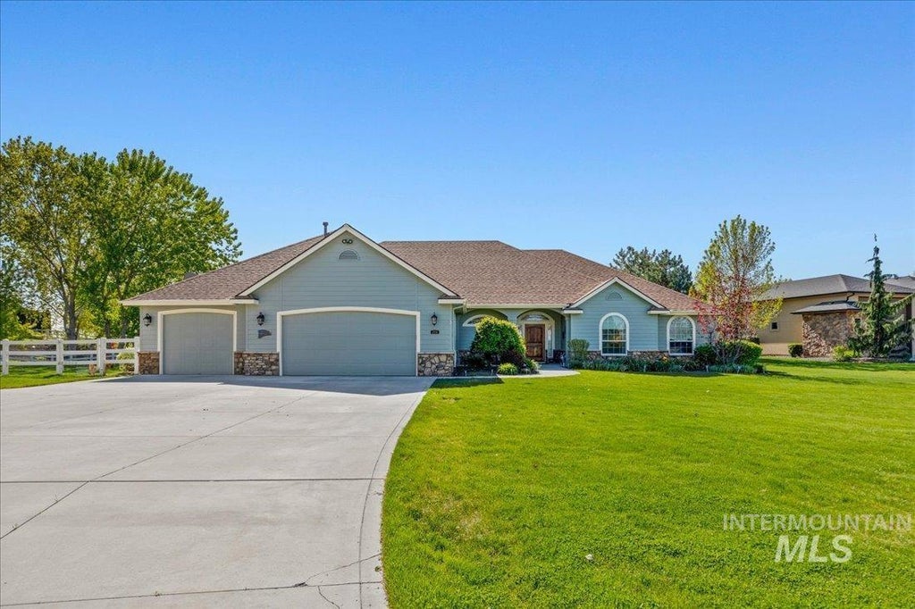 25458 W Deep Canyon Dr, Star