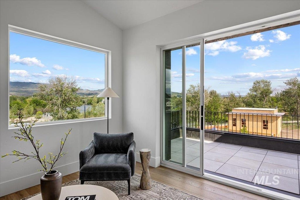 333 E Palapa Lane, Garden City