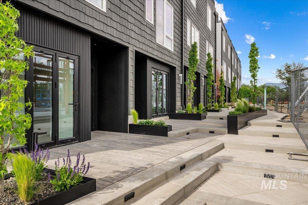 321 E Palapa Lane, Garden City