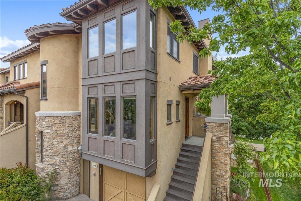 3608 N Prospect Way, Garden City