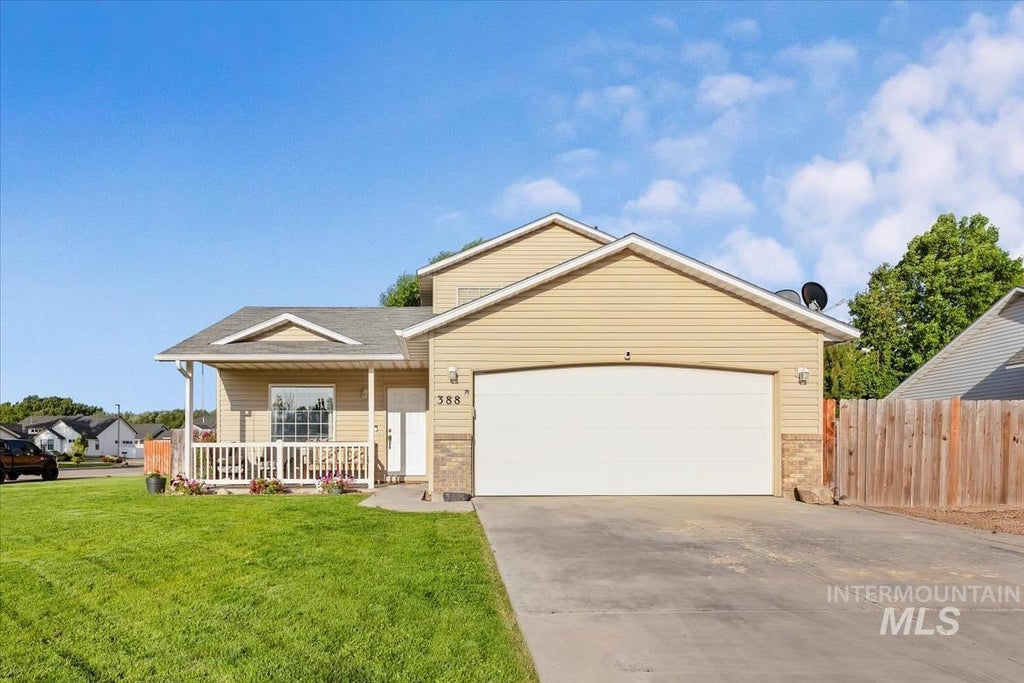 388 Maple Ave, Middleton