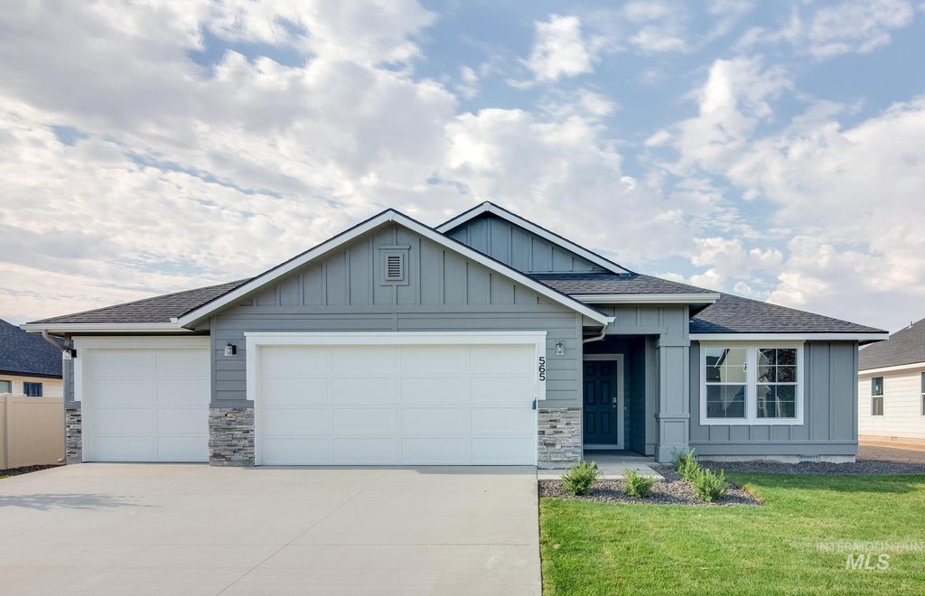 2268 N Carly Ave, Star